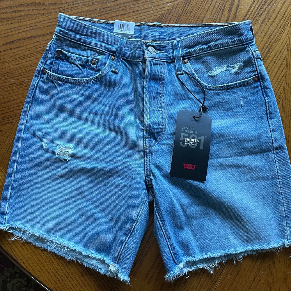 Levi’s 501 mid length shorts